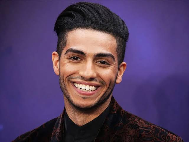 يعرض 18 يونيو الحالي.. النجم العالمي مينا مسعود يعود لمصر بفيلم في عز الظهر
